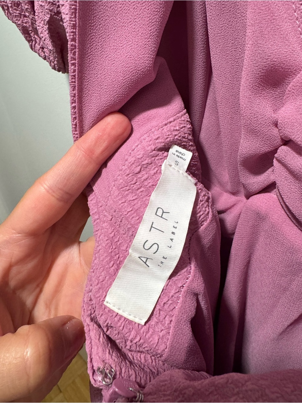 Astr Lavender Open-Back Puff Sleeve Midi Dress - Picture 5 of 5